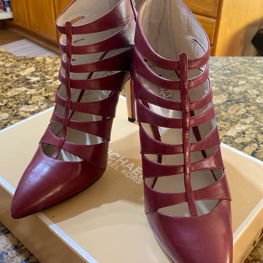 Brand New Burgundy Micheal Kors heel booties